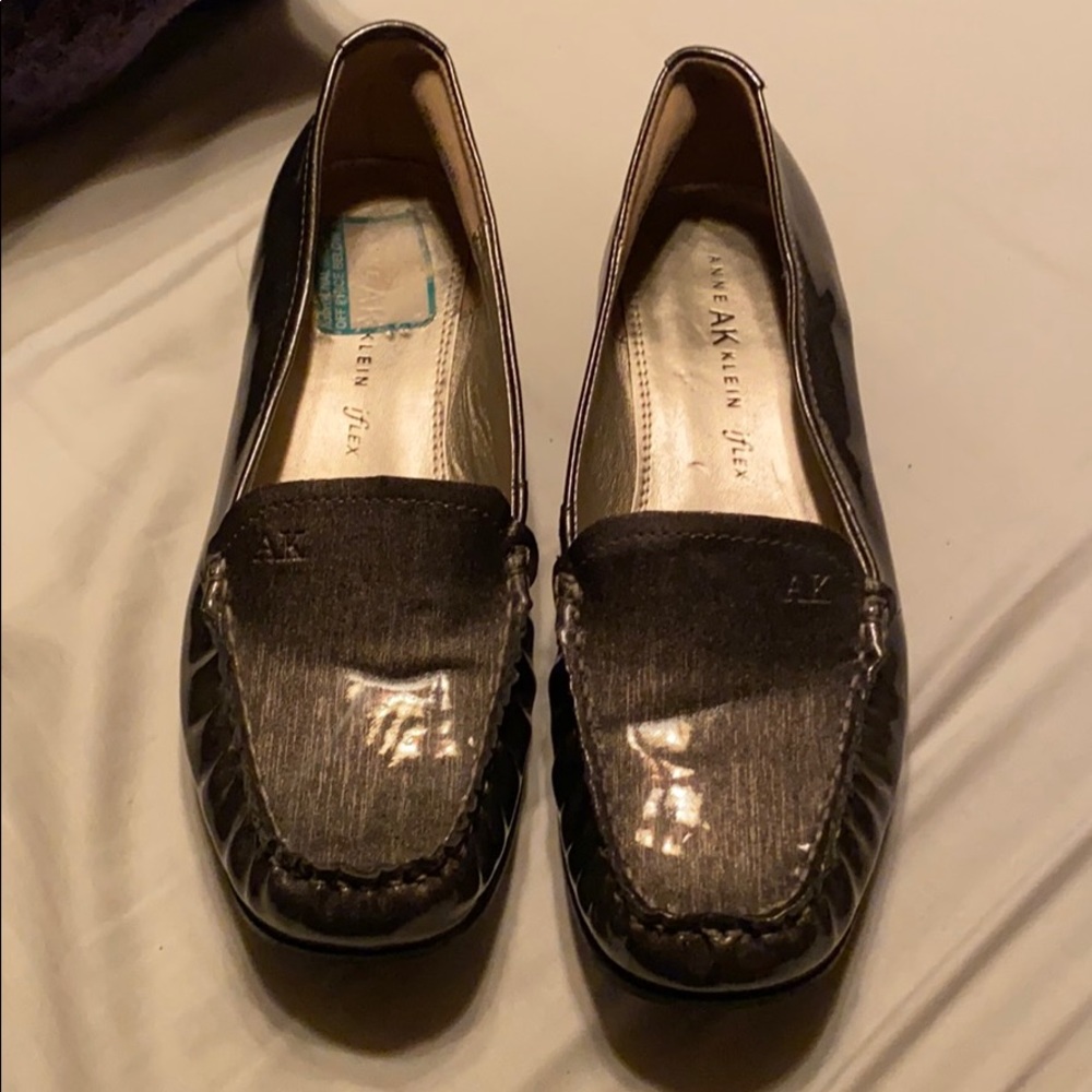 Anne Klein IFlex Silver Loafers sz 7.5